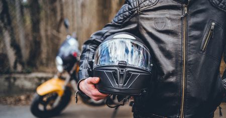 Ubranie na motocykl – zobacz jakie wybrać, na jaki rodzaj jednośladu
