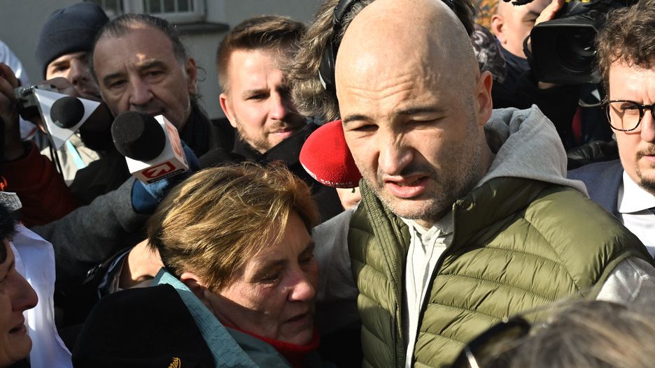 ks. Micha� Olszewski
Radek Pietruszka
areszt, budynek, ksi�dz, micha� olszewski, powitanie, sprawa ksi�dza micha�a olszewskiego, opuszczenue, por�czenie maj�tkowe, kaucja, prezes fundacji Profeto