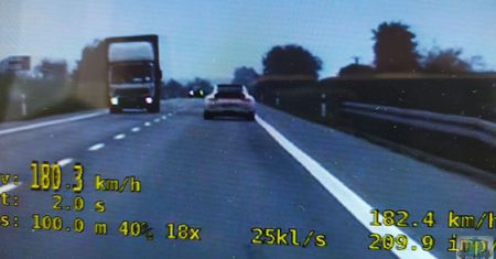 180 km/h na ograniczeniu do 90. Kierowca porsche dostał 15 punktów