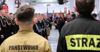Dzień Strażaka 2025 w Gorlicach. Podziękowano strażakom oraz wręczono odznaczenia i awanse