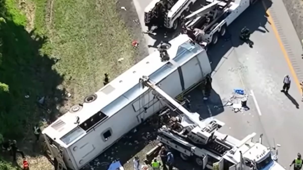 Wypadek autokaru w USA. Pięć osób nie żyje.