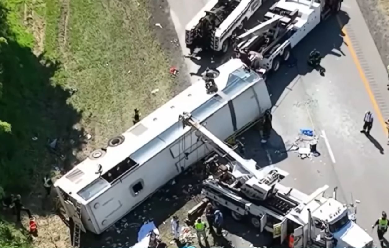 Autokar wracał z wycieczki. Zginęło pięć osób