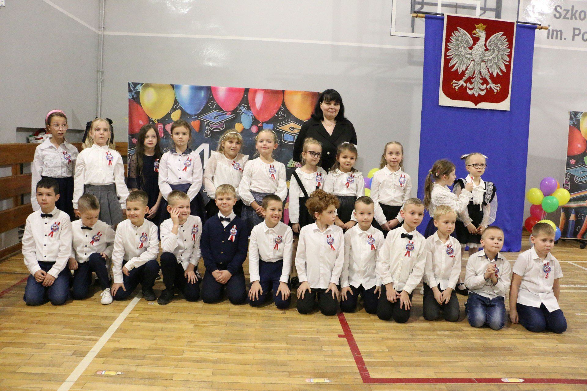 Pierwszy szkolny krok. Ślubowanie pierwszaków 2025 w aleksandrowskiej &#34;Jedynce&#34;