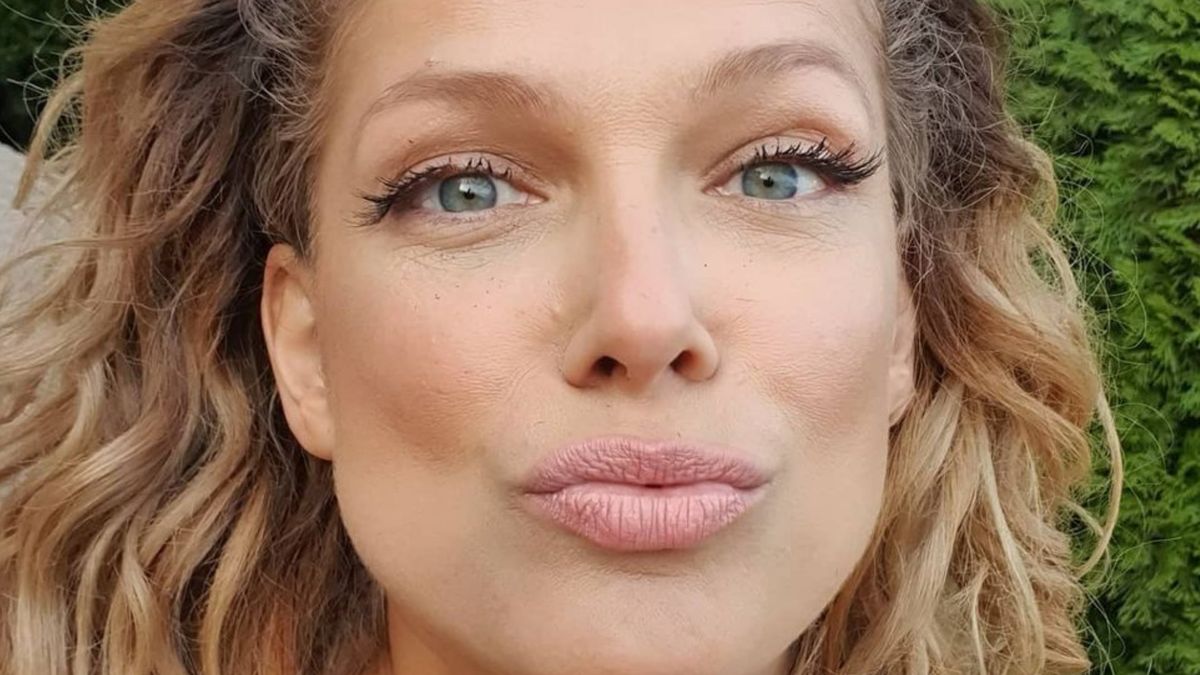 Joanna Liszowska chwali się metamorfozą na tle balustrady