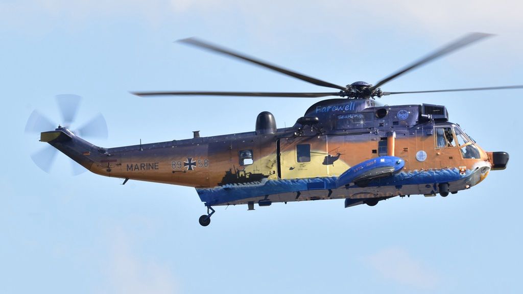 Sea King w specjalnym malowaniu wykonany z okazji zakończenia sł