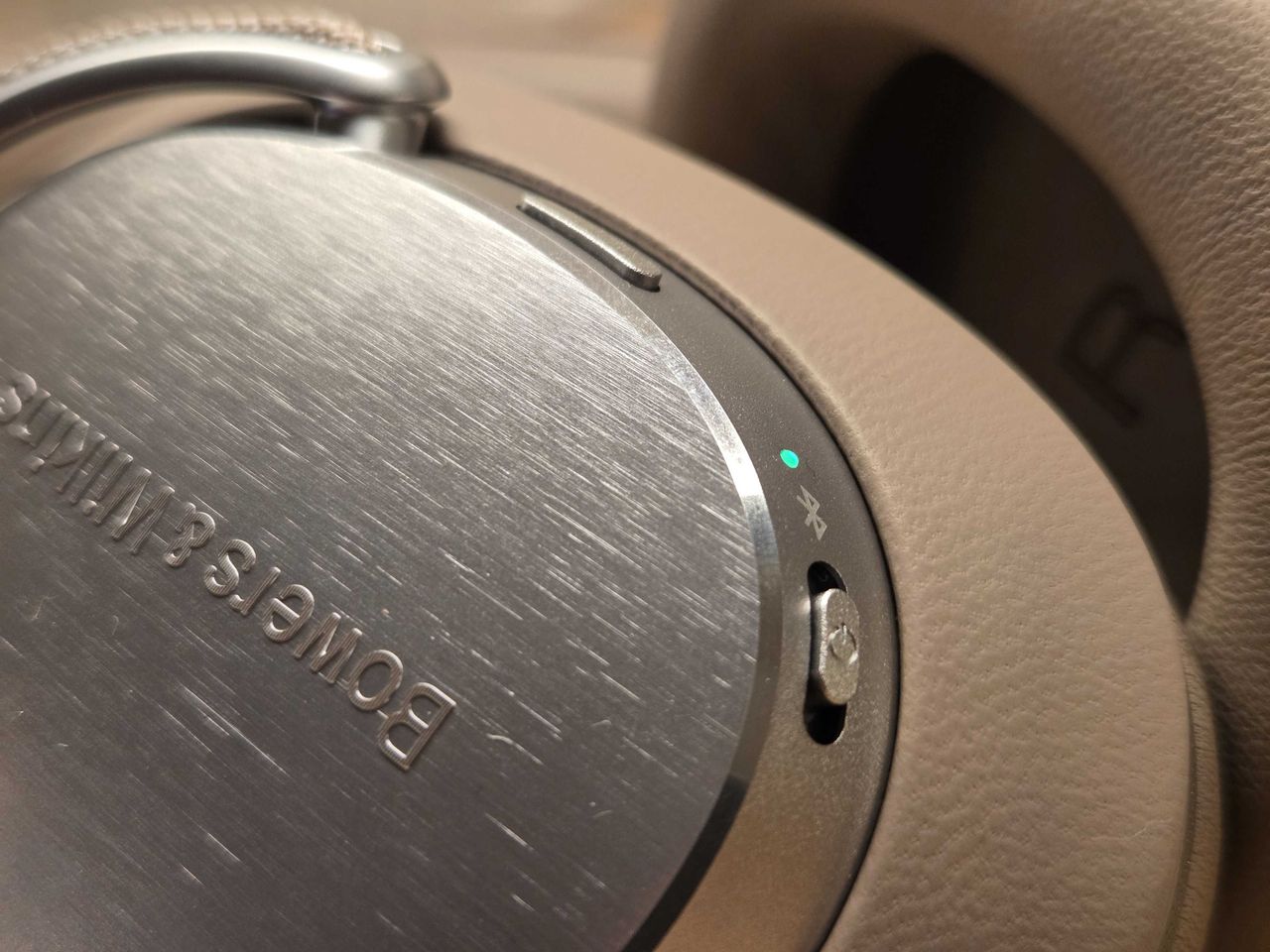 Bowers & Wilkins Px8 S2