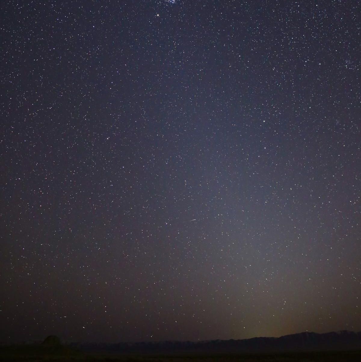 Delikatna poświata światła zodiakalnego.