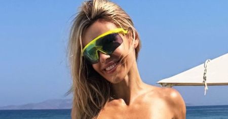 Doda "eksploruje Grecję" i zachwyca sylwetką w bikini. "Ale obstawa"