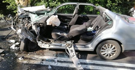 Zderzenie auta z busem na Dolnym Śląsku. W akcji śmigłowiec LPR