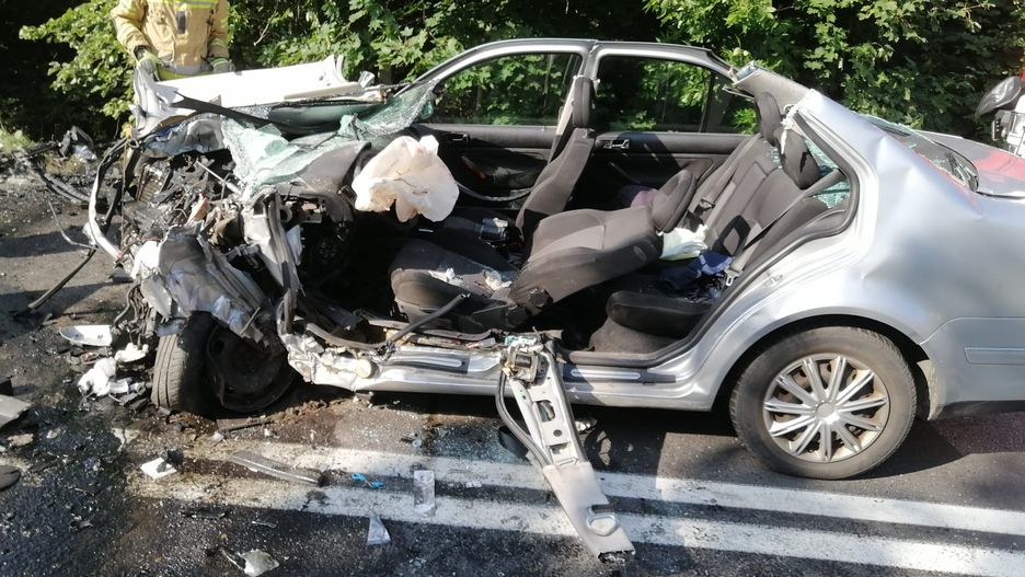 Na dk 34 auto osobowe zderzyło się z busem