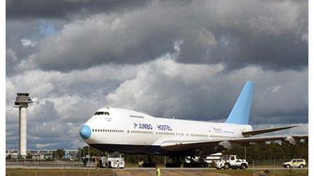 Jumbo Hostel - hostel w samolocie 1