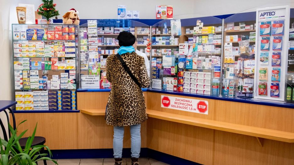 Przez 5 miesięcy regularnie podawała dziecku krople na katar. Farmaceuta oniemiał, gdy to usłyszał