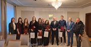 Młodzi Bohaterowie z Nowego Dworu: Piątka Nastolatków Uratowała Życie Pani Anny