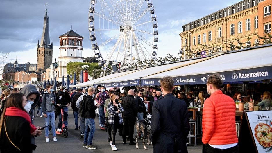 Niemcy mają długi weekend. Mniej obostrzeń