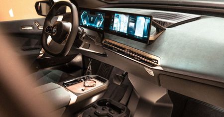 BMW zapowiada nowy iDrive. Zgadliście, (prawie) nie ma fizycznych przycisków