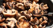 Dodaj do pieczarek podczas ich smażenia. Będą smakować jak leśne grzyby