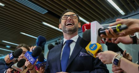 Obajtek zabrał głos ws. notatek na komisji. "W końcu mnie mają"