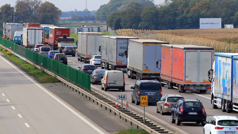 Wypadek pod Wrocławiem. Tworzą się korki (zdjęcie ilustracyjne)