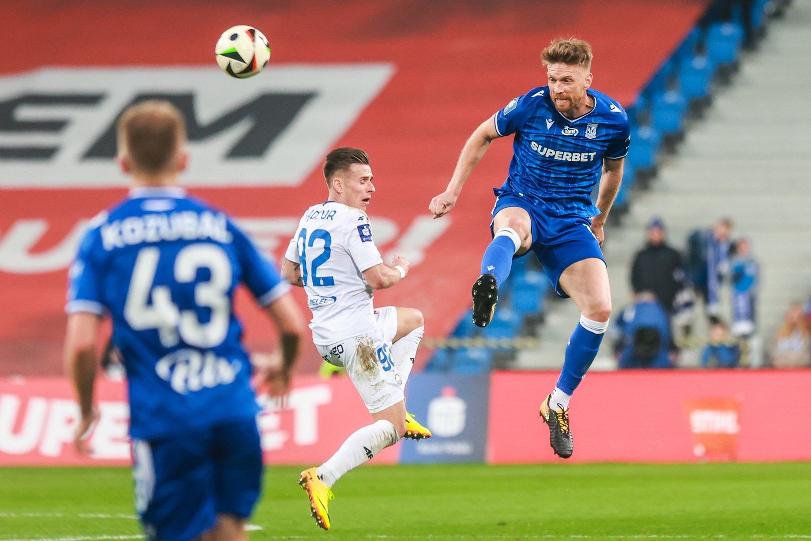 34-latek, mimo wywalczenia swojego drugiego tytułu z Kolejorzem, może mieć mieszane uczucia co do minionego sezonu. Ten nie rozpoczął się dla niego najlepiej, bo od kontuzji stawu skokowego. Jednak gdy wrócił do podstawowej jedenastki, stał się prawdziwą ostoją zespołu. Wnosił spokój do gry, a w meczu z Jagiellonią zaliczył nawet asystę. Niestety, końcówka sezonu ponownie została naznaczona urazem, który wykluczył go z gry.