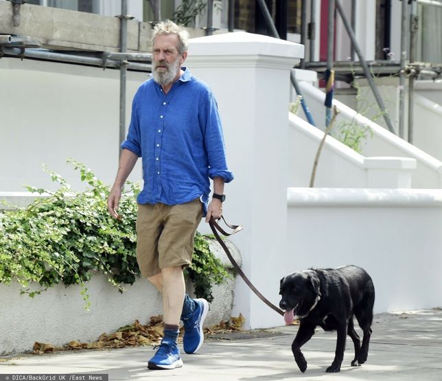 Hugh Laurie z psem na spacerze