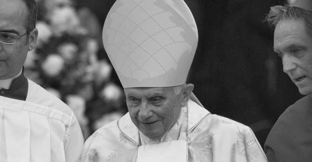 Papież Benedykt XVI nie żyje. Kościół pogrążony w żałobie