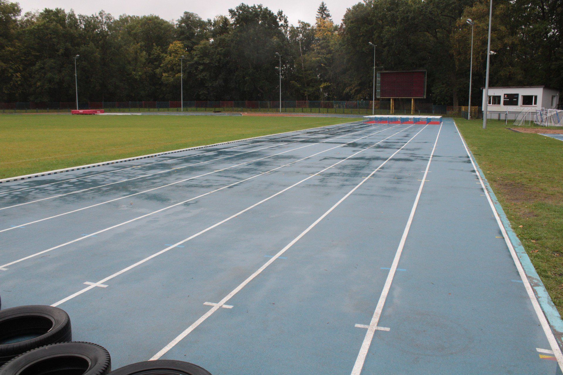 Bieżnia stadionu w Białogardzie wymaga pilnego remontu