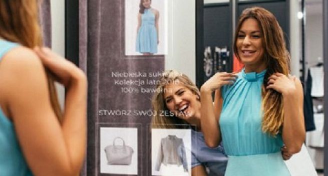 Interaktywne lustro w sklepie Nike we Wrocławiu doradza, jak się ubrać