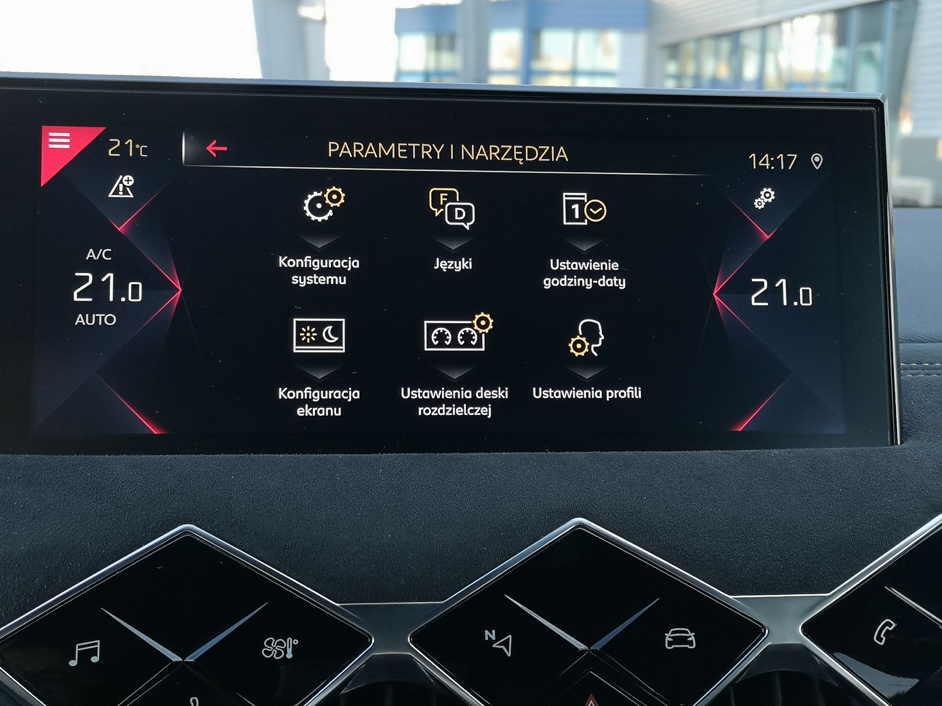 DS 3 Crossback: Rzut oka na system info-rozrywki, systemy wsparcia i bezpieczeństwa 14