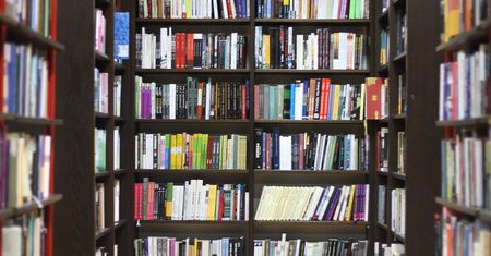 Spóźniony zwrot książki do biblioteki? Kara może skończyć się na kilku złotych, ale nie zawsze