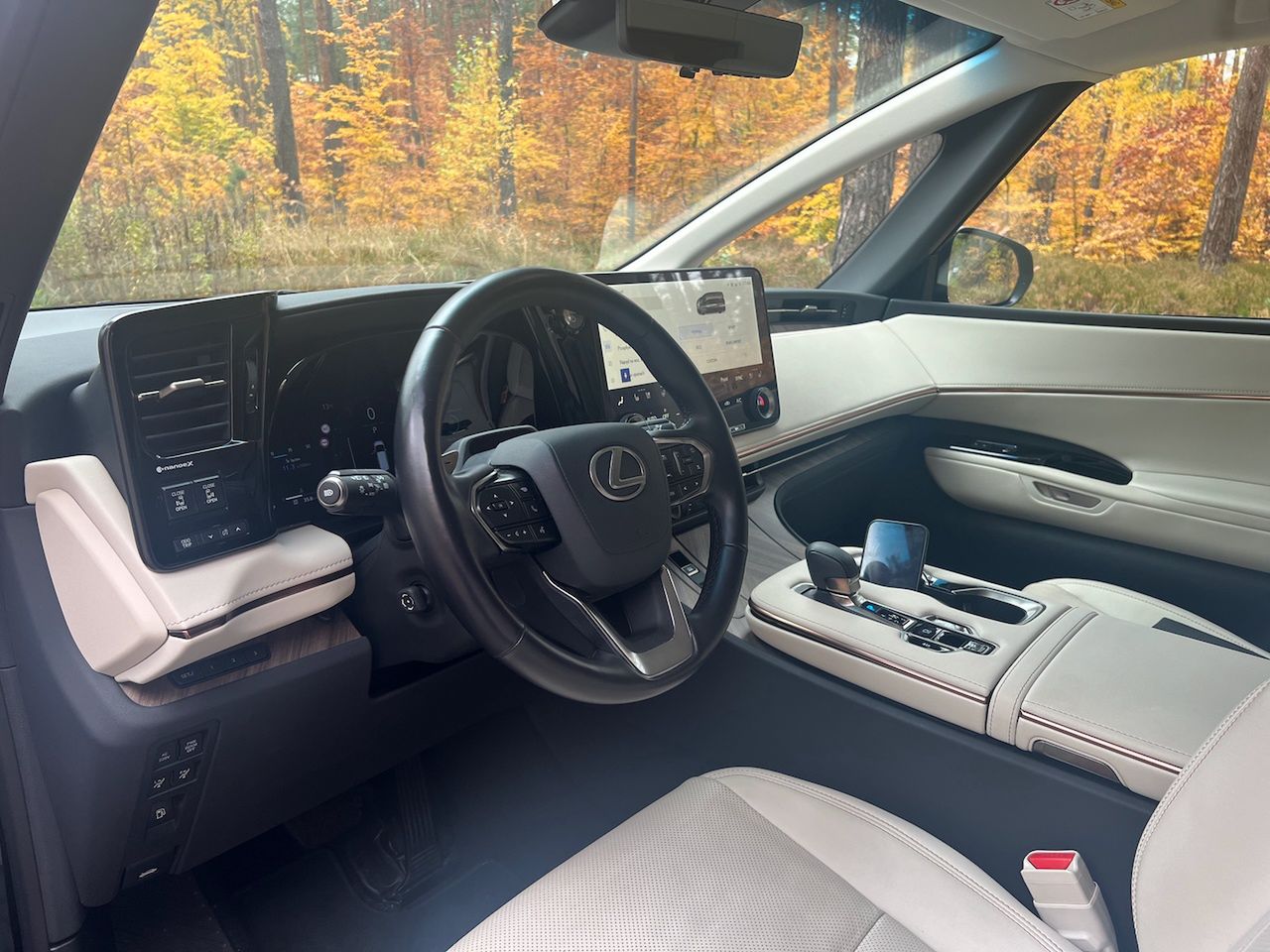 Lexus LM 350h AWD 
