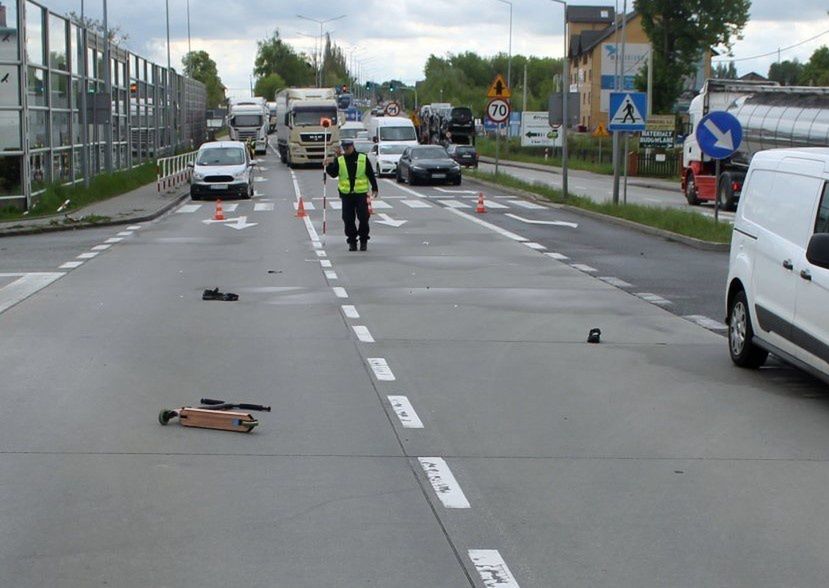 Śląskie. Kierujący fordem potrącił na przejściu dla pieszych w Żorach 12-latka prowadzącego hulajnogę.