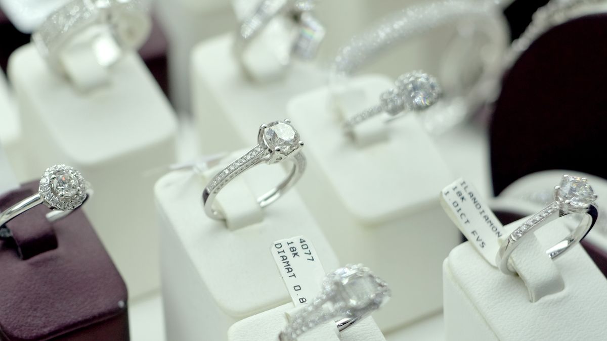 Po oszlifowaniu w antwerpskich warsztatach rosyjskie diamenty stają się belgijskimi i są sprzedawane m.in. amerykańskim odbiorcom