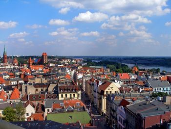 Pogoda w Toruniu. Prognoza na sobotę 16 maja. Chłodny poranek i przelotne opady po południu