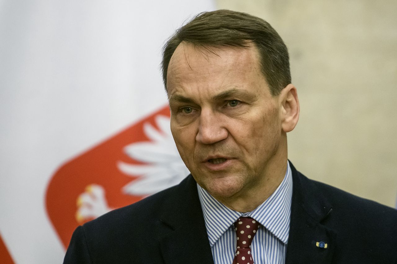 Sikorski zamieścił w sieci wpis. Rosjanie już odpowiedzieli