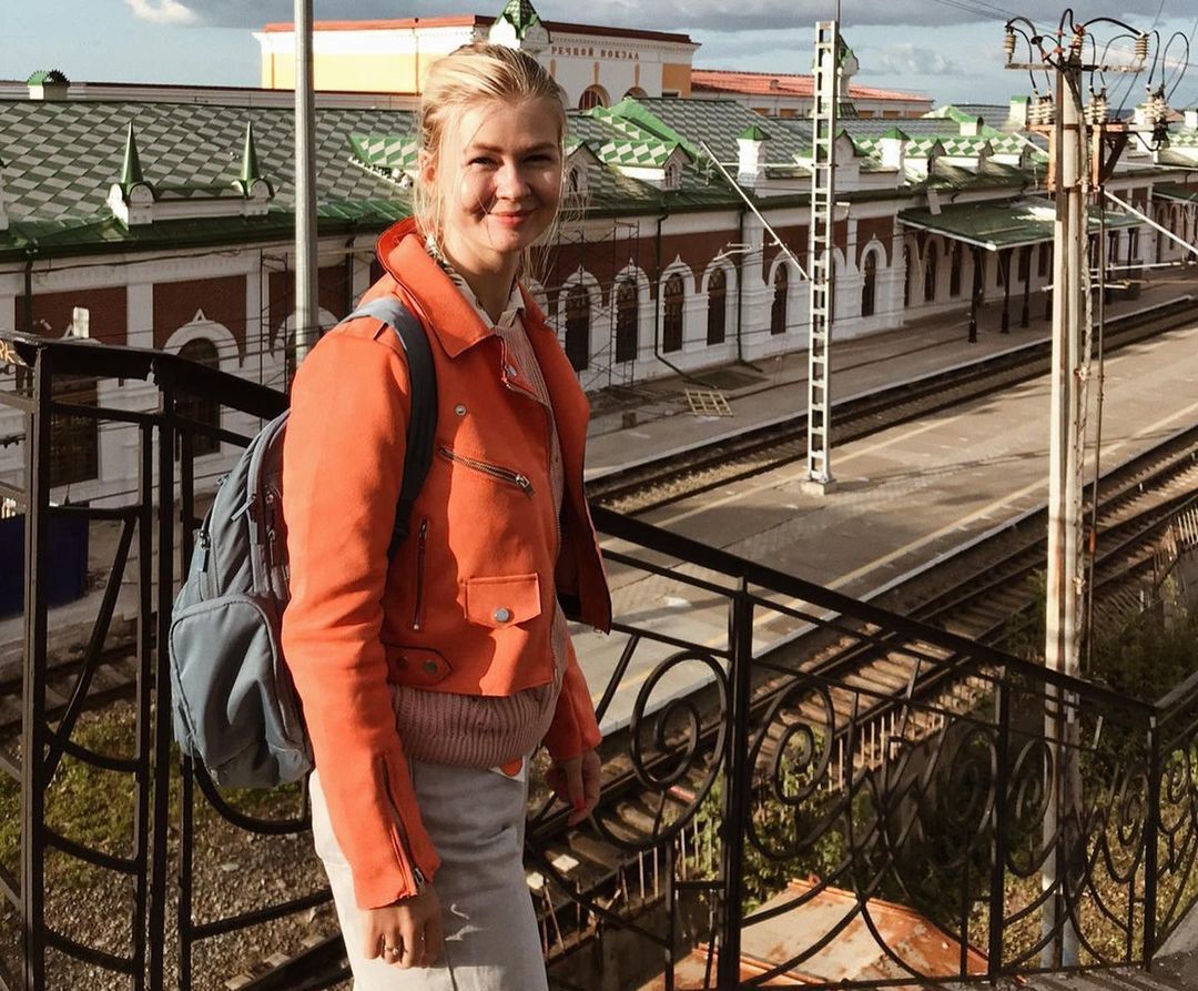 Aleksandra Bajek na dworcu w Permie (Rosja)