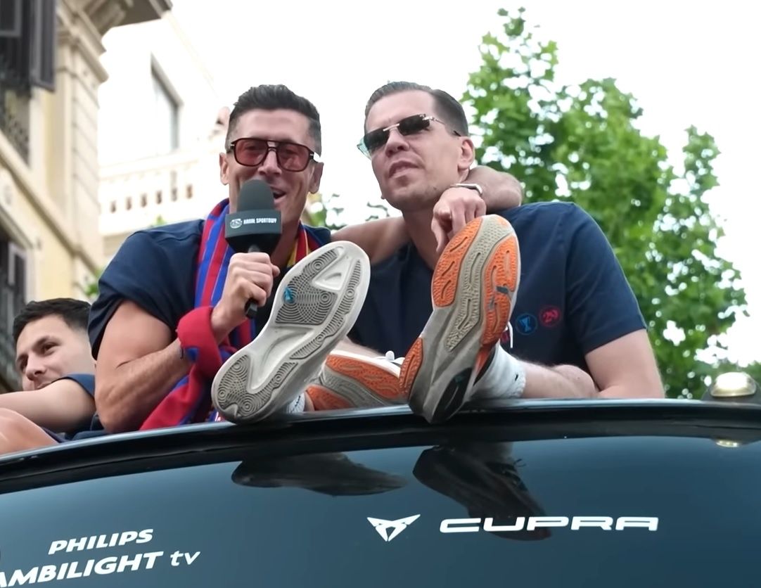 Show Lewandowskiego i Szczęsnego w Kanale Sportowym. Relacja z autokaru Barcelony
