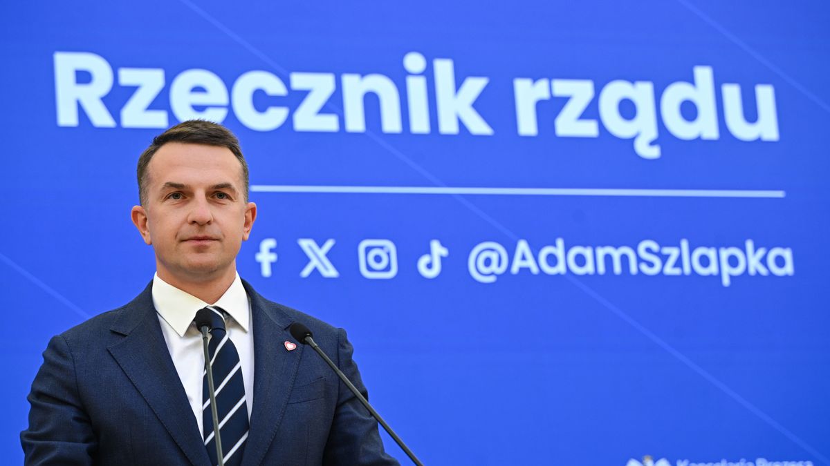 Warszawa, 04.11.2025. Rzecznik rządu Adam Szłapka podczas konferencji prasowej, po posiedzeniu rządu w KPRM w Warszawie, 4 bm. (ad) PAP/Radek Pietruszka