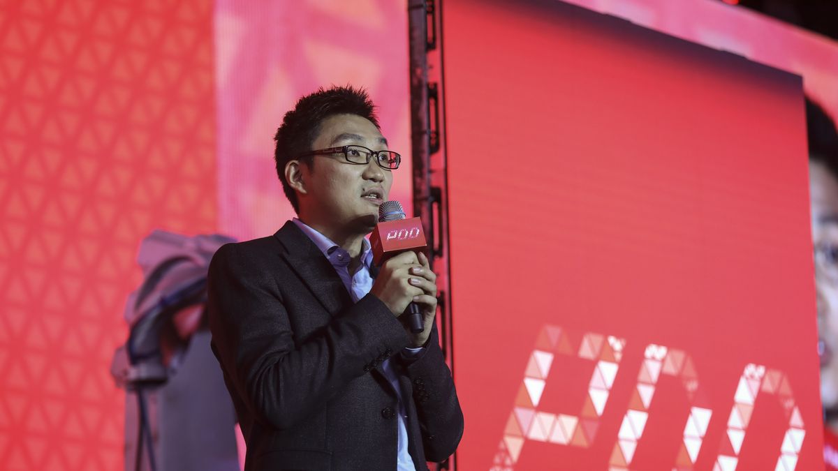 Pinduoduo CEO Colin Huang
SHANGHAI, CHINA - JULY 26: Colin Huang Zheng, founder and CEO of Pinduoduo, speaks during the company's listing ceremony at Shanghai Tower on July 26, 2018 in Shanghai, China. (Photo by VCG/VCG via Getty Images)
VCG
object object