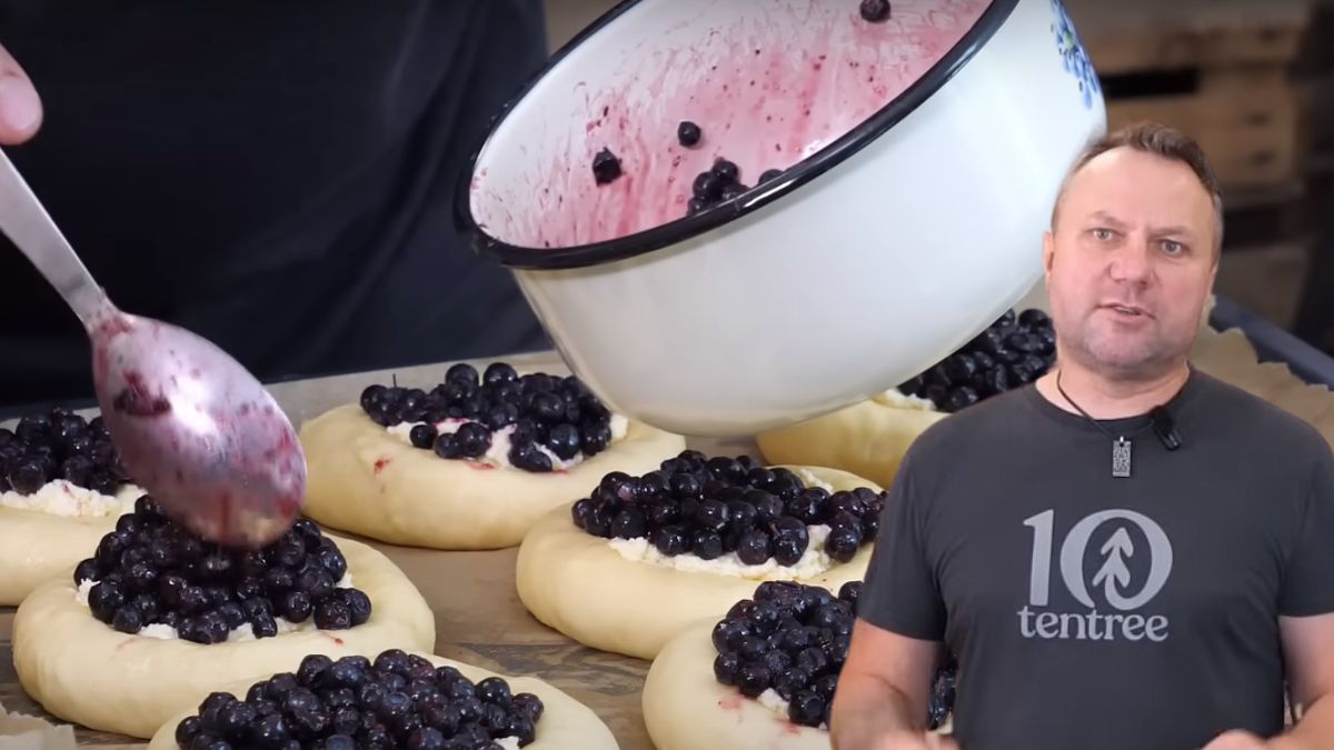 Tomasz Strzelczyk pokazał przepis na "otwarte" jagodzianki.