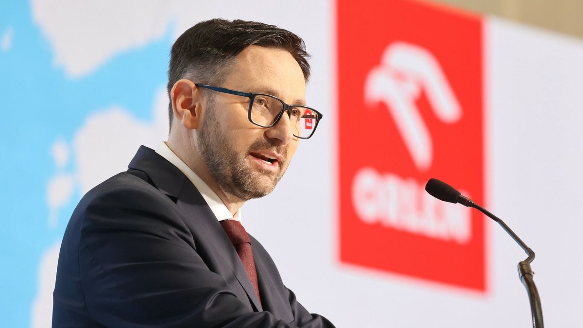 Konferencja prasowa Daniela Obajtka nt. nowej inwestycji OrlenuFot. Piotr Mol?cki/East News, Warszawa, 20.11.2023. Konferencja prasowa Orlenu dotyczac? nowej inwestycji zagranicznej koncernu - PGNiG Upstream Norway z Grupy Orlen przejal spolke wydobywcz? KUFPEC Norway.N/z: prezes PKN Orlen Daniel Obajtek.Piotr Molecki