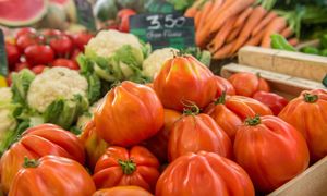 "Zamiast drożeć nadal tanieją". Duża nadpodaż warzyw, ale są wyjątki