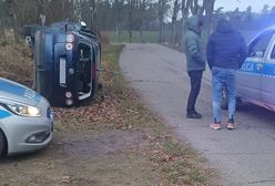 Kompletnie pijana uderzyła w drzewo. Policja ujawnia szczegóły wypadku