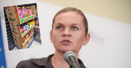 Zobaczyła, co sprzedają w sklepie. Nowacka "głęboko wstrząśnięta"