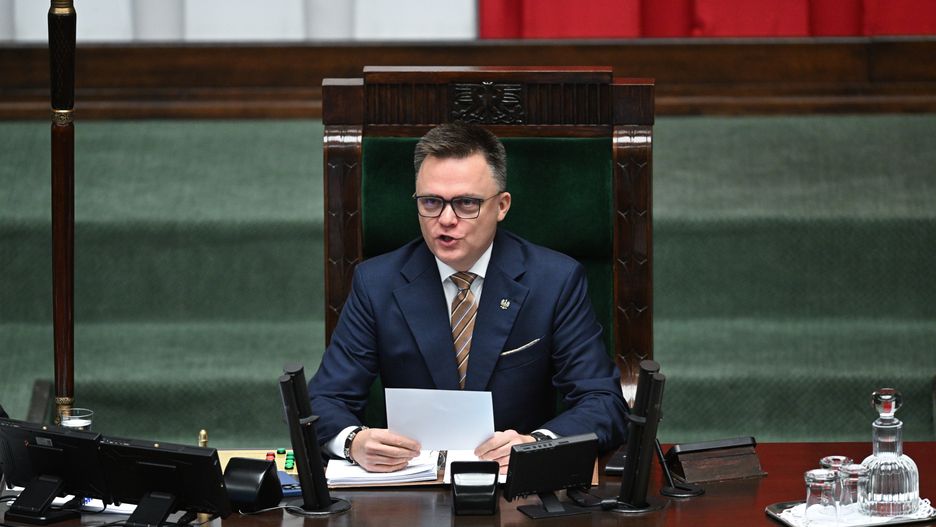 Szymon Ho�ownia
Warszawa, 17.10.2025. Marsza�ek Sejmu Szymon Ho�ownia na sali plenarnej Sejmu, 17 bm. W ostatnim dniu posiedzenia zaplanowano blok g�osowa� nad szeregiem projekt�w ustaw, kt�rymi zajmowali si� pos�owie. Ponadto odb�dzie si� pierwsze czytanie prezydenckiego projektu nowelizacji ustawy o pomocy obywatelom Ukrainy w zwi�zku z konfliktem zbrojnym na terytorium tego pa�stwa. (sko) PAP/Radek Pietruszka
Radek Pietruszka
10 10. X kadencja kadencji, debata, obrady, obrady Sejmu, polityk, polityka, posiedzenie, sala obrad, sala plenarna, sala posiedze�, sala sejmowa, sejm, sejmu