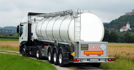 Tani ukraiński spirytus zalewa Polskę. Gorzelnie stoją, straty idą w setki tysięcy złotych