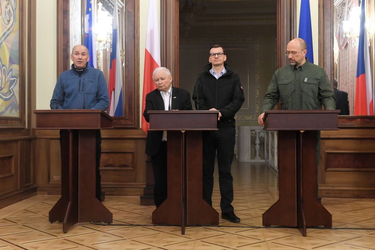 Morawiecki i Kaczyński z powrotem w Polsce. "Delegacje wróciły bezpiecznie"