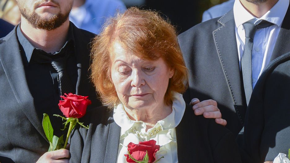 Iga Cembrzyńska na pogrzebie Janusza Kondratiuka w 2019 r.