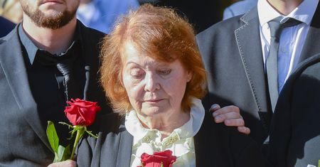 Emerytowana gwiazda wyszła na prostą. Rodzina ciągała ją po sądach