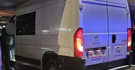 Interwencja ws. zaklinowanego auta. Porzucono je z konkretnego powodu