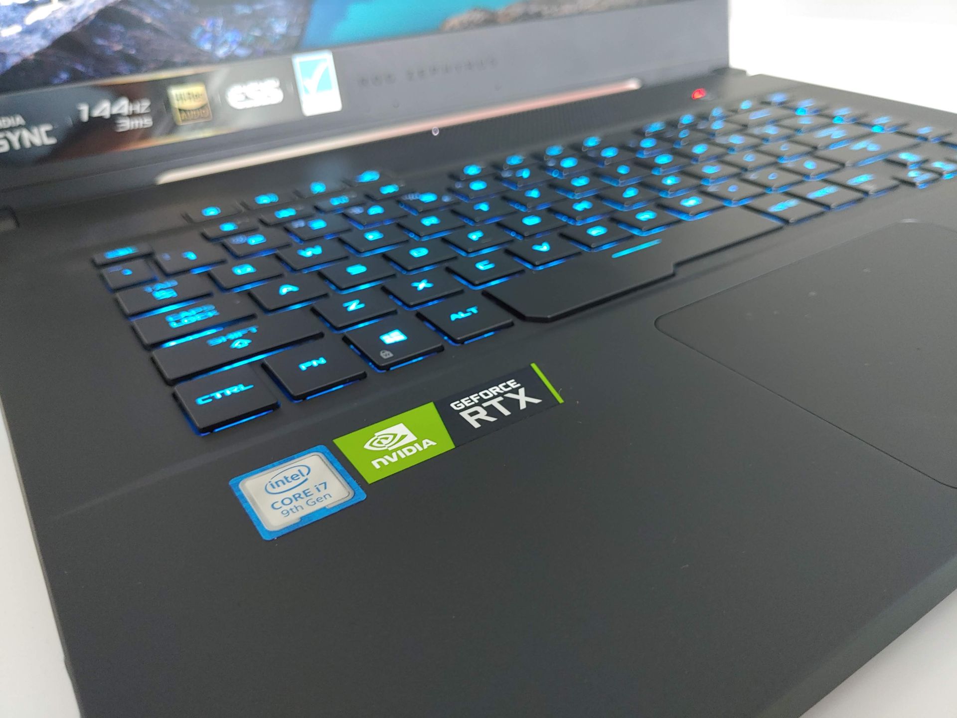 Laptop Asus ROG Zephyrus S GX502. Mały, ale wariat 8